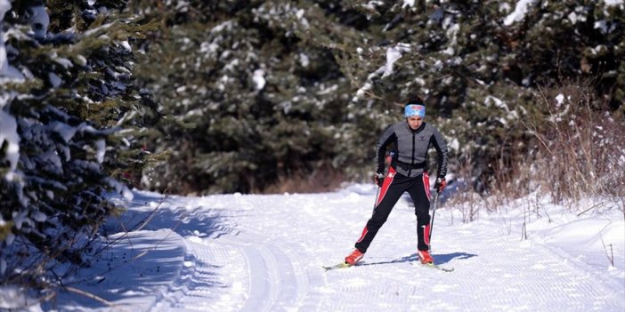 Kayaklı Koşucular Kar Yağışının Ardından Asfalttan Piste Çıktı