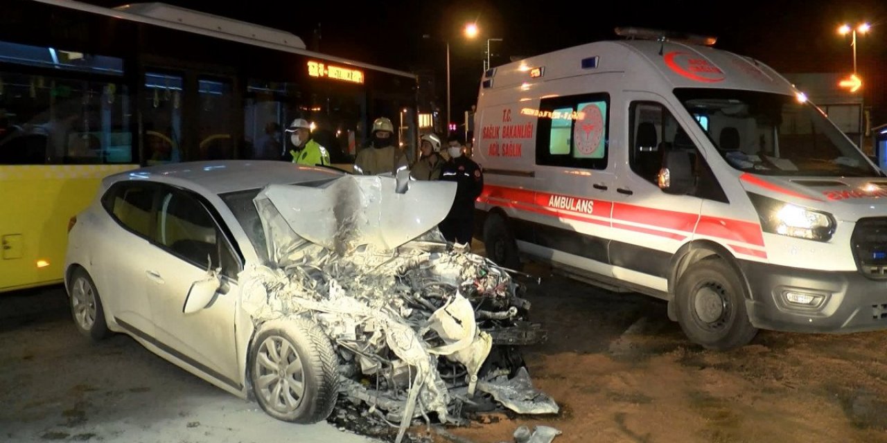 Kadıköy’de ehliyetsiz ve alkollü sürücü kaza yaptı