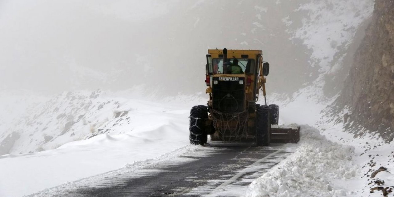 Muş'ta 10 köy ve 21 mezra yolu yeniden ulaşıma açıldı