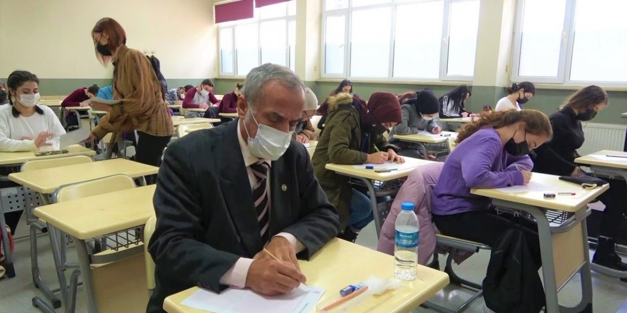 Amasya’da 66 yaşındaki üniversite öğrencisini gören akademisyen sanıyor