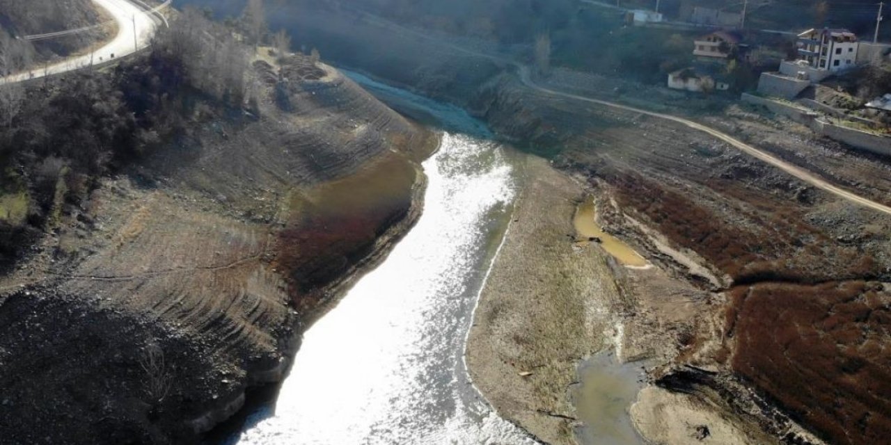 Gümüşhane Torul Baraj Gölü'nde su seviyesi çekilmeye başladı