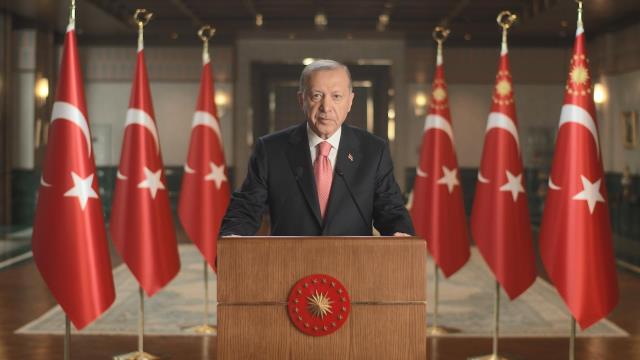 Cumhurbaşkanı Erdoğan'dan sosyal medya çıkışı: Demokrasi için ana tehdit kaynaklarından birine dönüştü