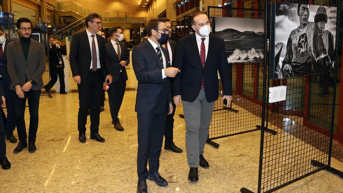 TRT Genel Müdürü Zahid Sobacı, İstanbul Photo Awards Sergisini Gezdi