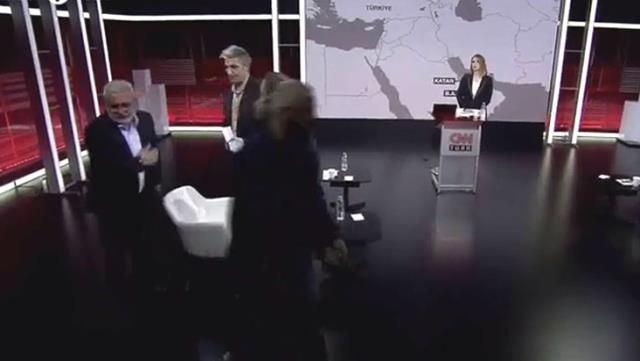 Mehmet Metiner sesi titreyerek acı haberi canlı yayında paylaştı! Sunucu ne yapacağını bilemedi