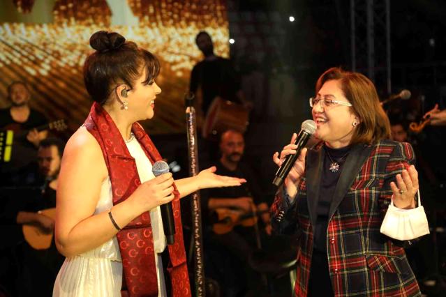 Başkan Fatma Şahin, Zara ile düet yaptı