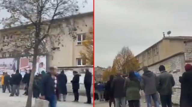 İstanbul Sultangazi'den, Halk Ekmek kuyruğu! Oluşan metrelerce sıra telefon kamerasına kaydedildi