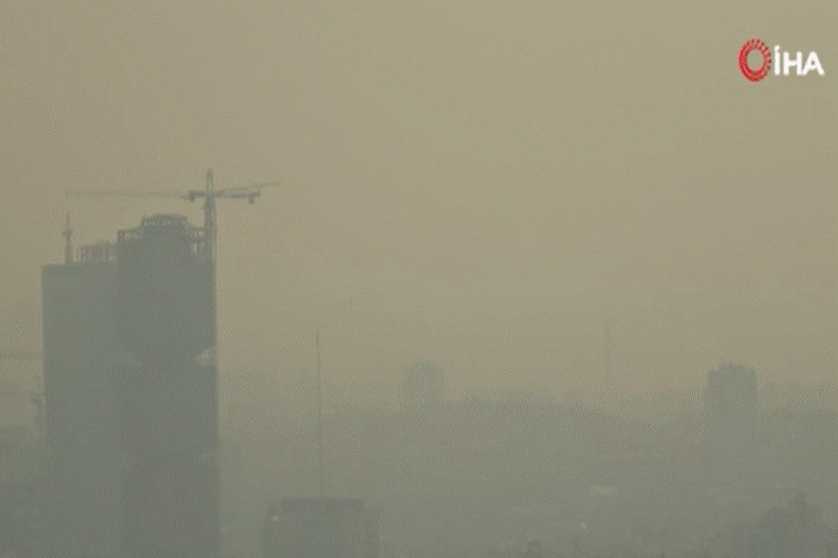 Tahran'da hava kirliliği nedeniyle okullar tatil edildi