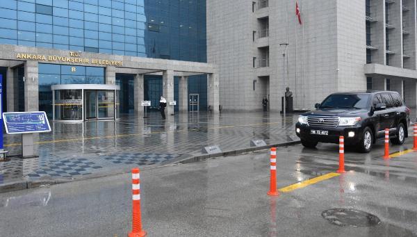 Melih Gökçek kullandığı zırhlı aracı iade etti! Belediye geriye kalanları da istiyor