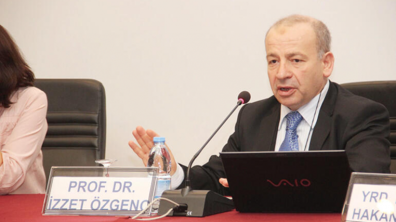 "OHAL'e hazırlıklı olun" diyen Prof. Dr. İzzet Özgenç özür diledi