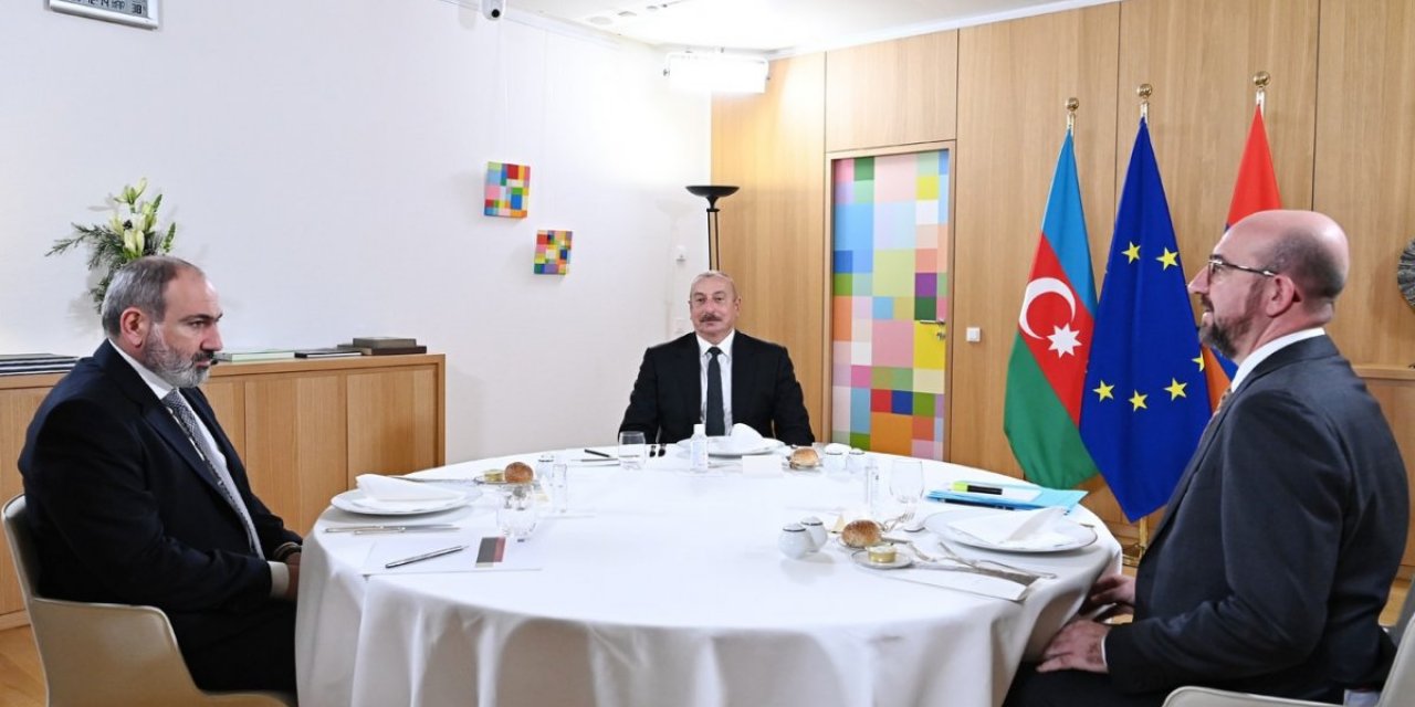 İlham Aliyev ile Nikol Paşinyan bir araya geldi