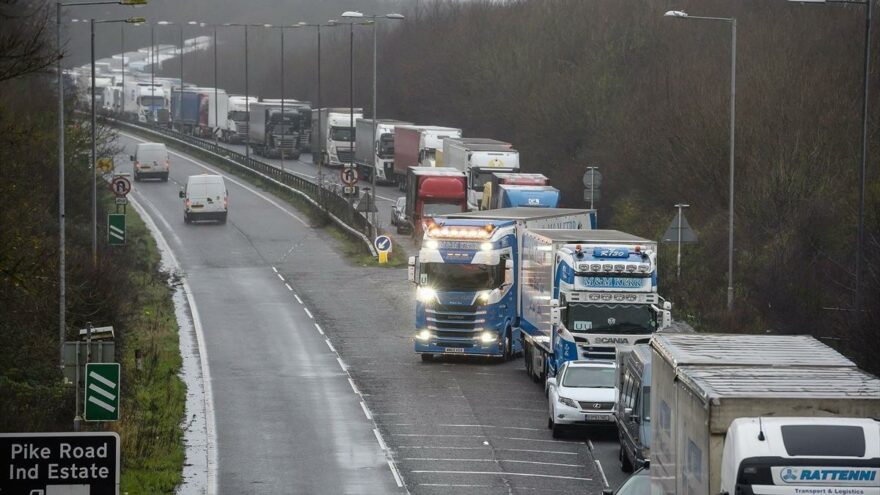 Türk bankalarının kredi kartları geçersiz, Türk şoförler mahsur kaldı