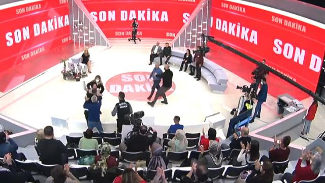 Müge Anlı'da, polis stüdyoya girdi! Canlı yayın bir anda fena karıştı