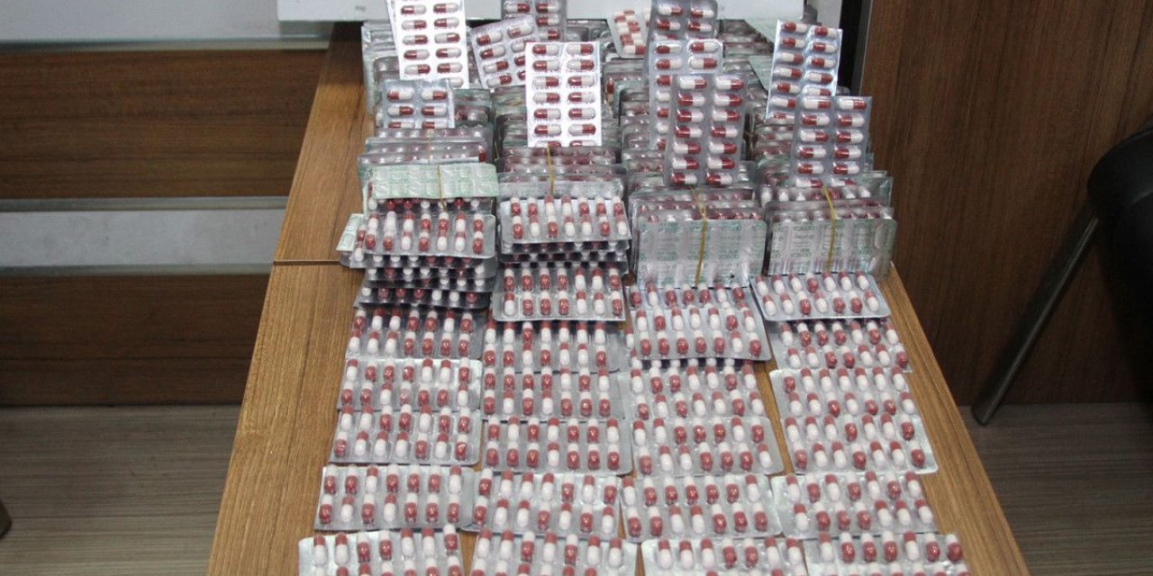 Manisa'da 3 bin 744 adet sentetik uyuşturucu hap ele geçirildi
