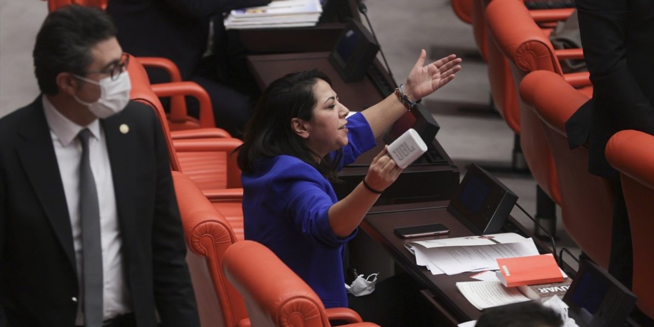 TBMM'de Fuat Oktay konuşurken hoparlörden müzik açan TİP milletvekili Sera Kadıgil'e ceza