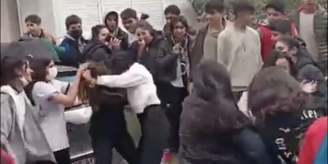 Manisa'da kız öğrenciler ortalığı birbirine kattı