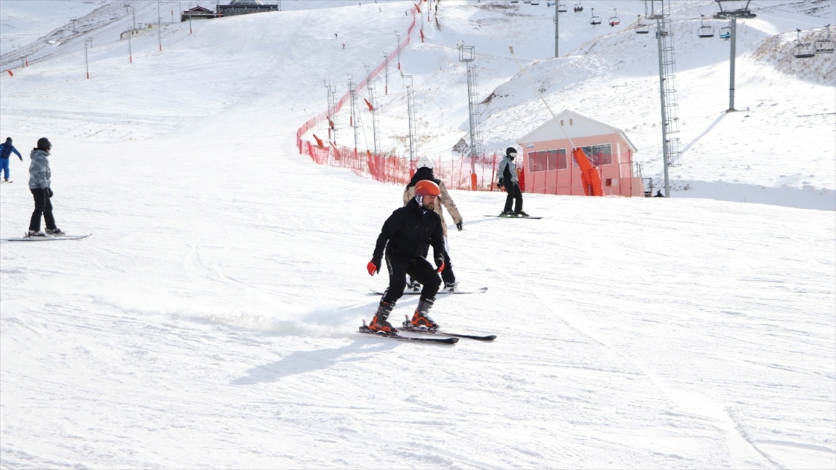 Kayak Merkezlerinde En Fazla Kar Kalınlığı Palandöken Ve Hakkari'de Ölçüldü