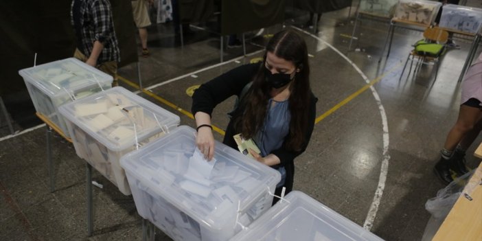 Şili Halkı Yeni Devlet Başkanını Seçmek İçin Sandık Başında