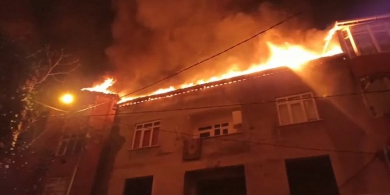 Avcılar’da bir binanın çatısında yangın çıktı