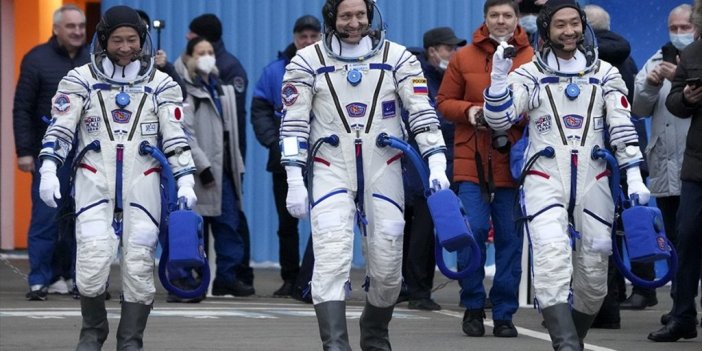 Japon Milyarder İle Asistanı Uzay Gezisi Sonrası Dünyaya Döndü