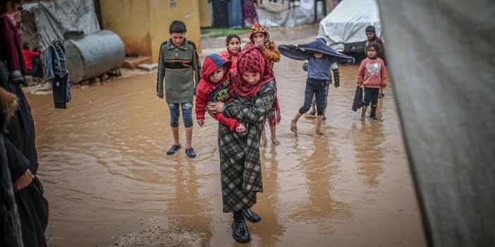 İdlib'de Sular Altında Kalan Yüzden Fazla Kampta Binlerce Aile Perişan Oldu