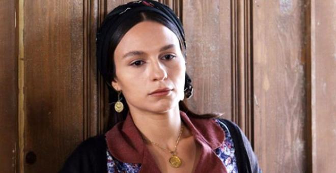 Bir Zamanlar Çukurova'nın Saniye'si iç çamaşırsız poz verdi