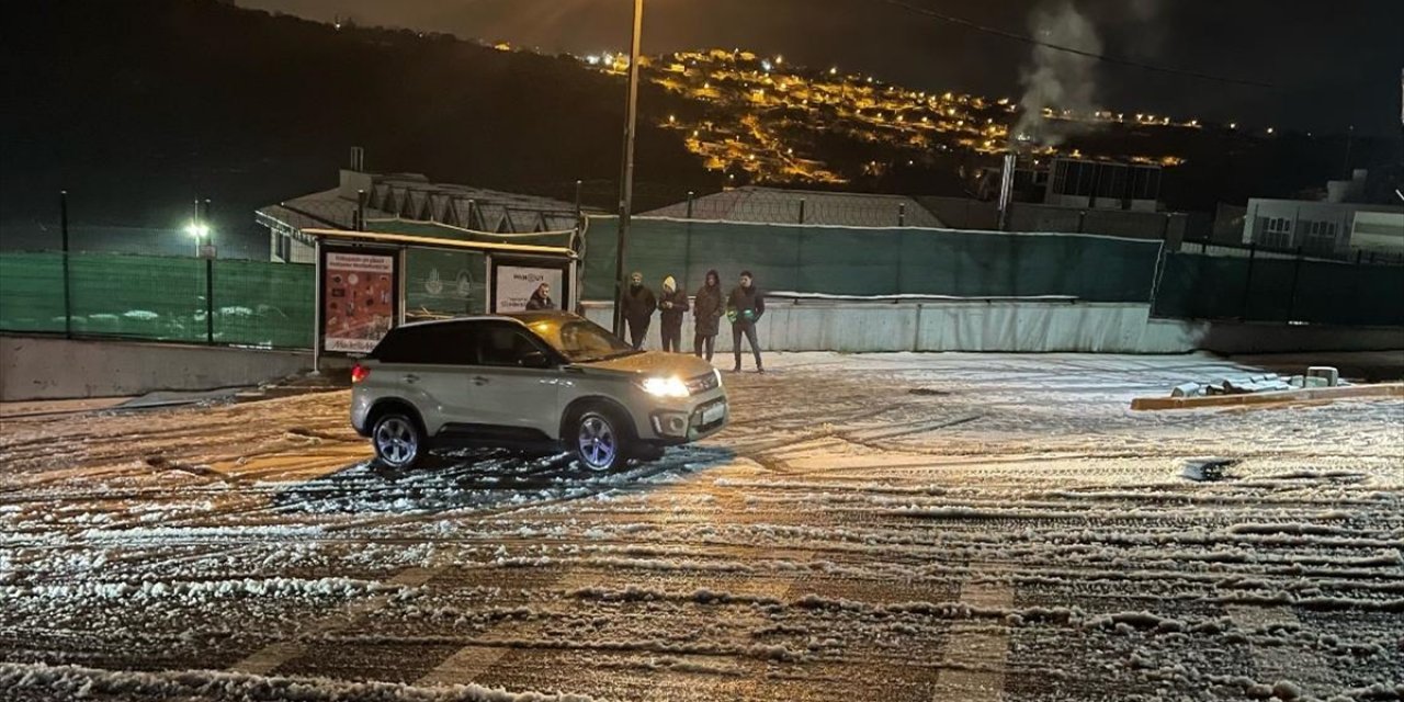 İstanbul'da Kar Yağışı Bazı Bölgelerde Etkili Oldu