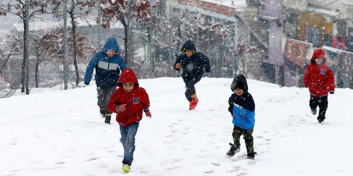 Türkiye Kara Teslim Oldu! 52 İlde Okullar Tatil Edildi