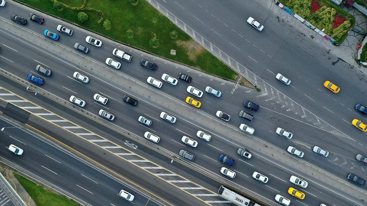 Trafiğe 11 Ayda 1 Milyon 87 Bin Aracın Kaydı Yapıldı