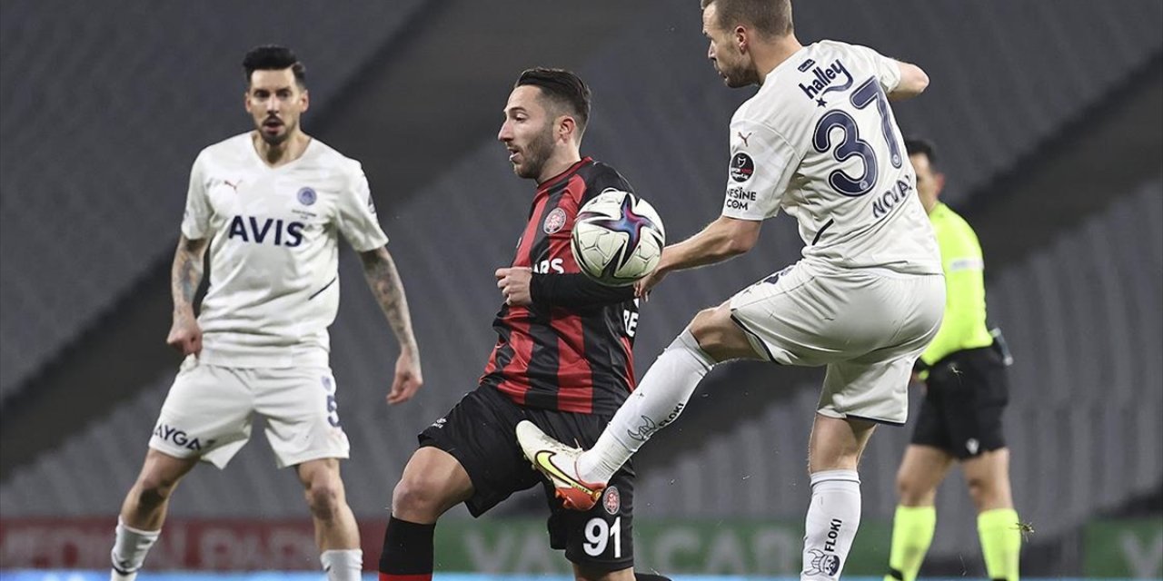 Fenerbahçe, Uzun Süre 9 Kişi Oynayan Fatih Karagümrük'ü Yenemedi
