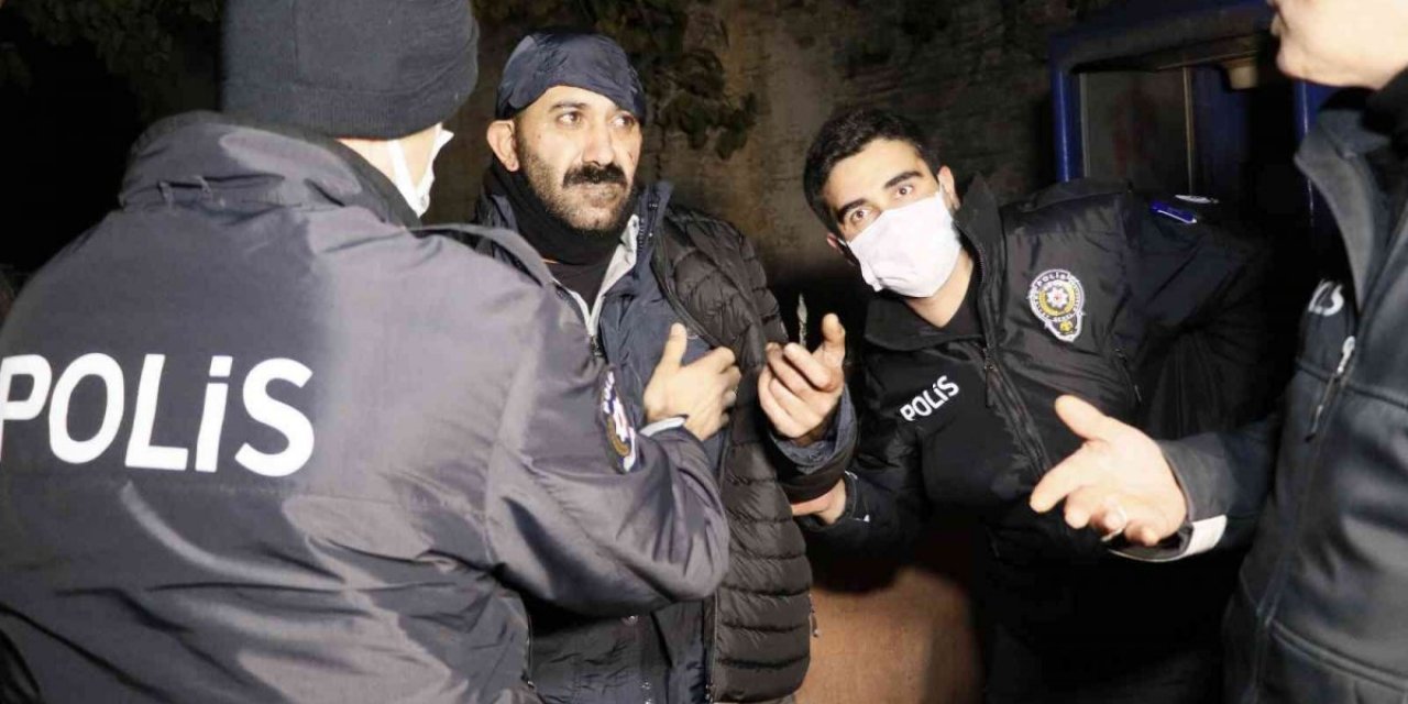 Adana'da dini nikahlı eşini yüzünden bıçaklayarak ağır yaraladı