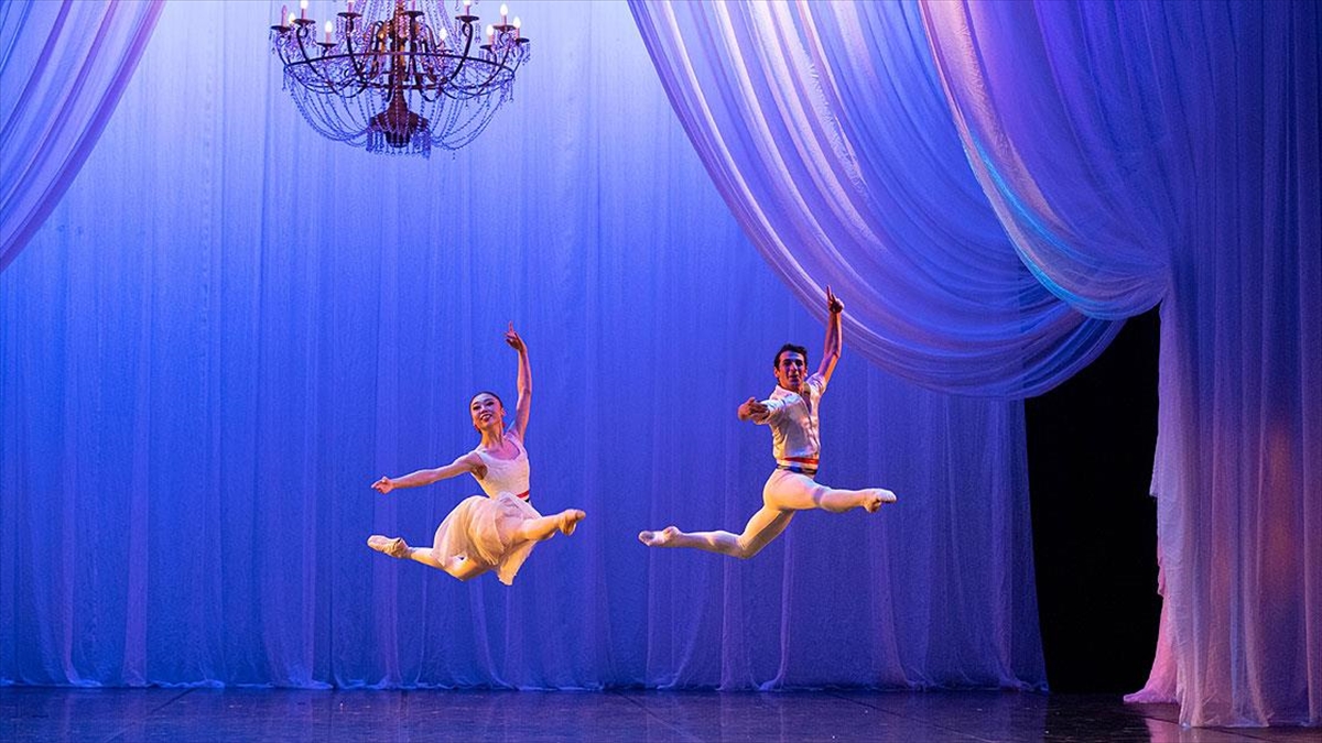 'Gala Bale' İlk Temsilini Süreyya Operası'nda Gerçekleştirdi