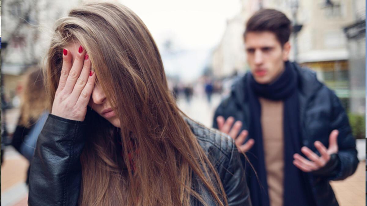 Eşini kitap ve çanta ile darp etti! Savcılık silah saydı