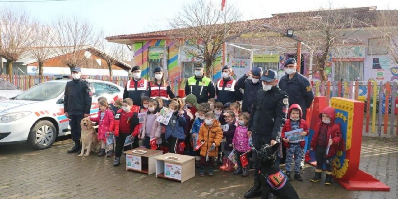 Düzce'de Jandarma'dan miniklere ziyaret
