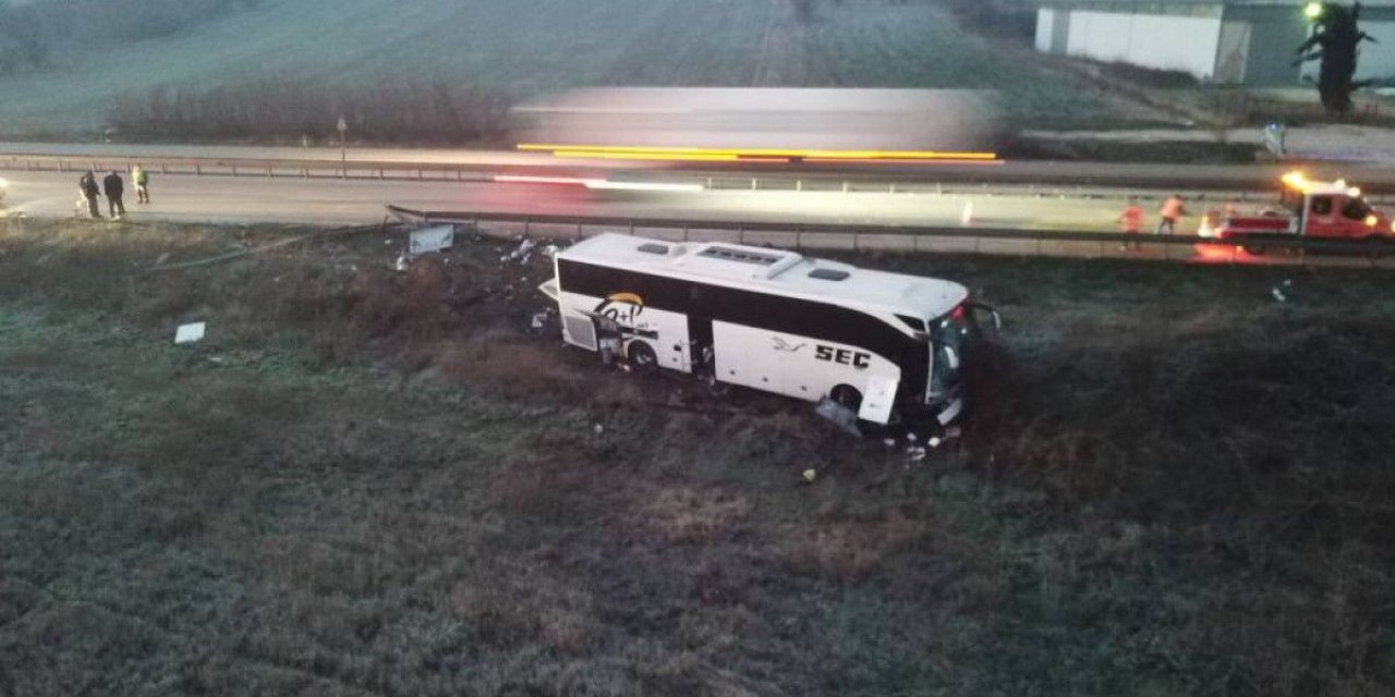 Bursa'da tarlaya uçan yolcu otobüsünde 12 kişi yaralandı