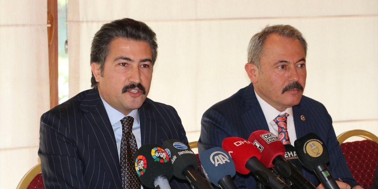 Cahit Özkan: Dünya ülkeleri küçülüyor, Türkiye ekonomisi büyüyor