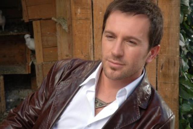 Songül Karlı ve Seda Sayan'la evlilik programı sunan Uğur Arslan'ı görenler tanımakta zorlandı