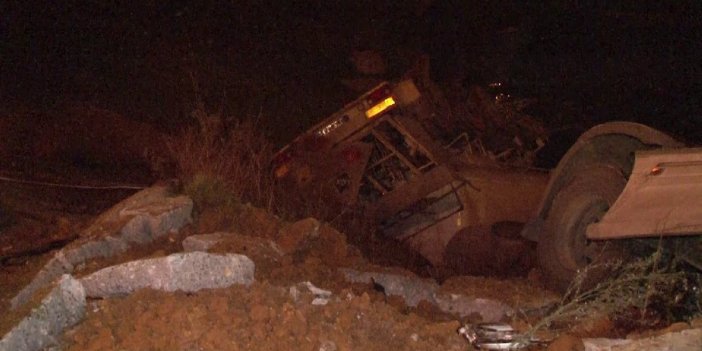 17 Ton Oksijen Yüklü TIR Dereye Uçtu