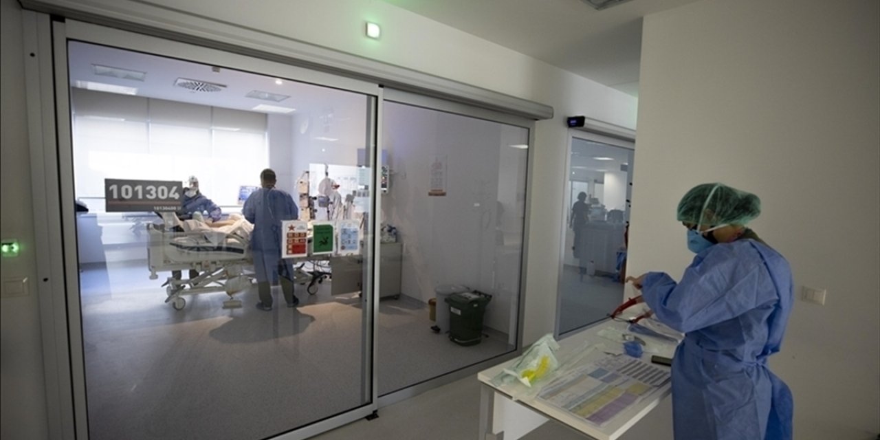 Türkiye'de 20 Bin 138 Kişinin Kovid-19 Testi Pozitif Çıktı, 173 Kişi Yaşamını Yitirdi