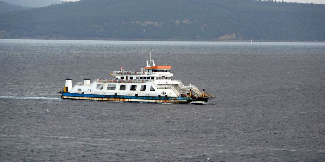 Bozcaada ve Gökçeada'ya tüm feribot seferleri iptal edildi