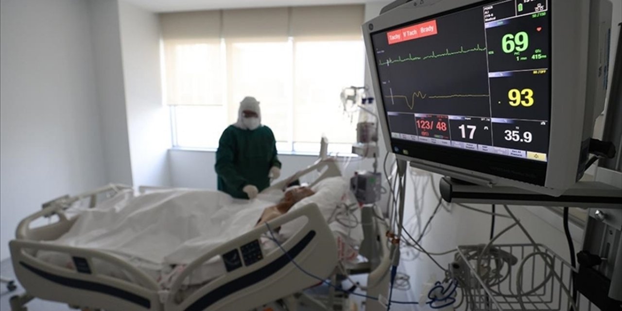 Türkiye'de 26 Bin 99 Kişinin Kovid-19 Testi Pozitif Çıktı, 157 Kişi Yaşamını Yitirdi