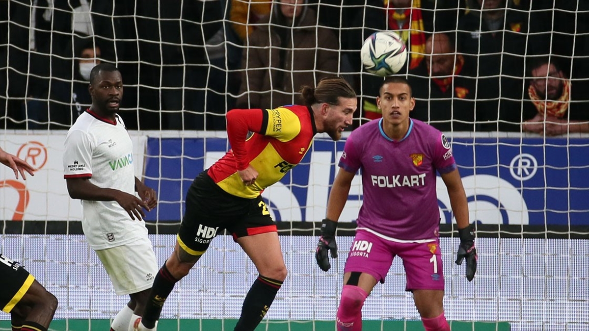 Göztepe'de İrfan Can Eğribayat Formasını Hiç Çıkarmadı