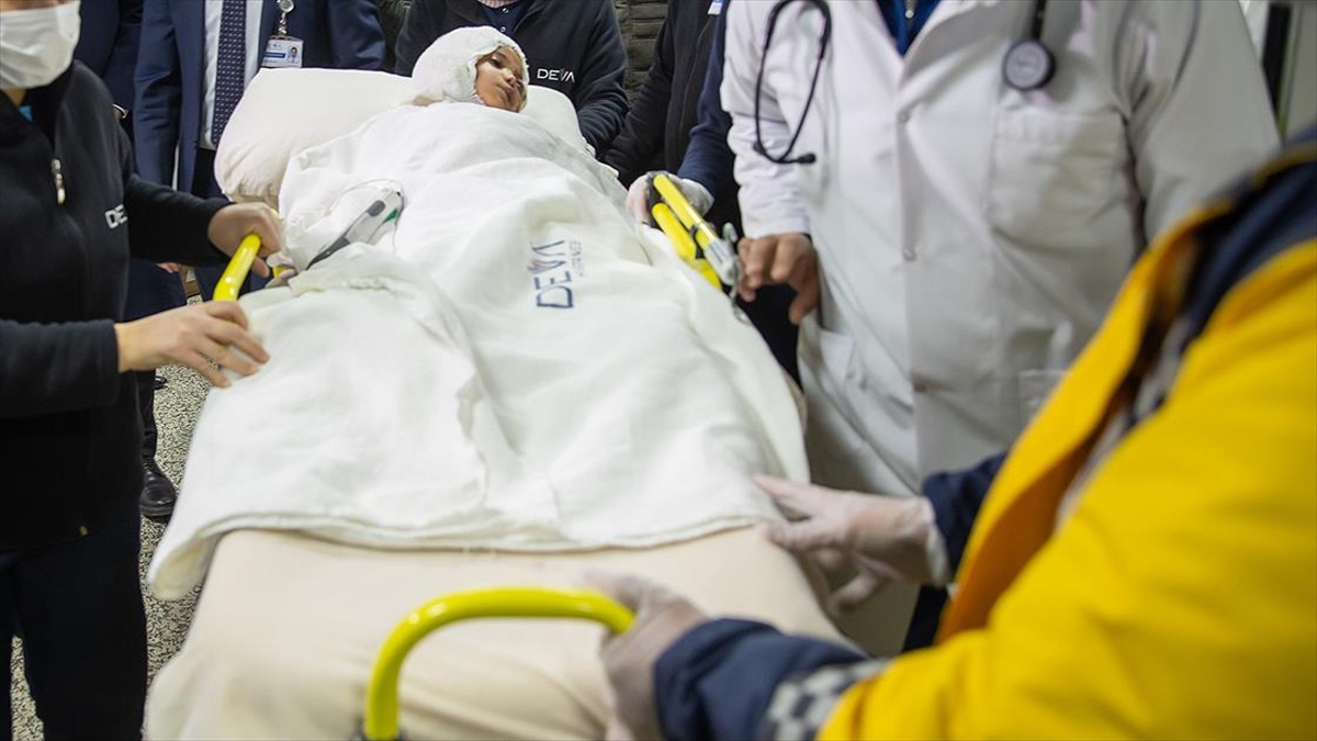 Gaziantep'te İki 'pitbull'un Ağır Yaraladığı Minik Asiye Uyandırıldı