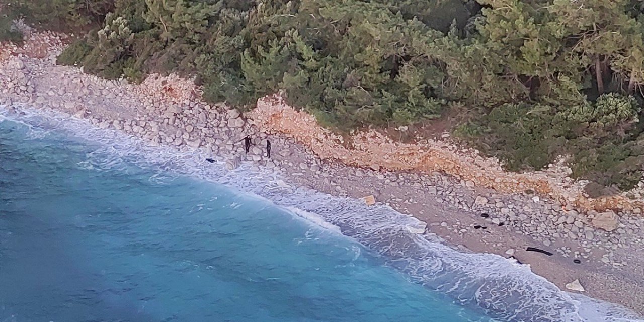 İzmir'de göçmen teknesi battı: 2 ölü