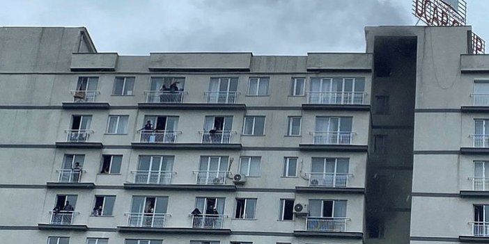 İstanbul'da korku dolu anlar: 18 katlı rezidansta yangın çıktı.