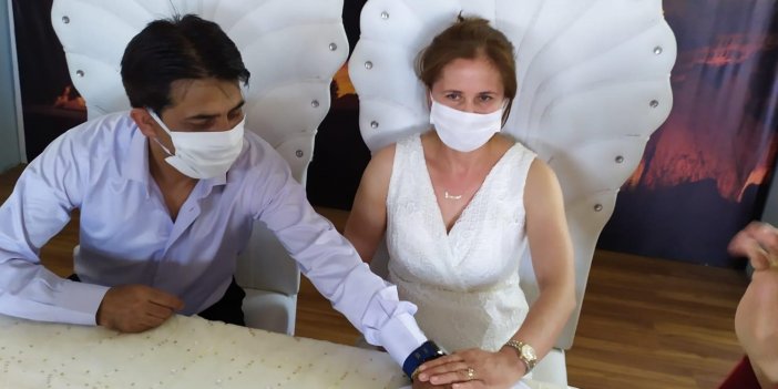 Kuşadası'nda Bir Yılda 905 Çift Mutluluğa İmza Attı