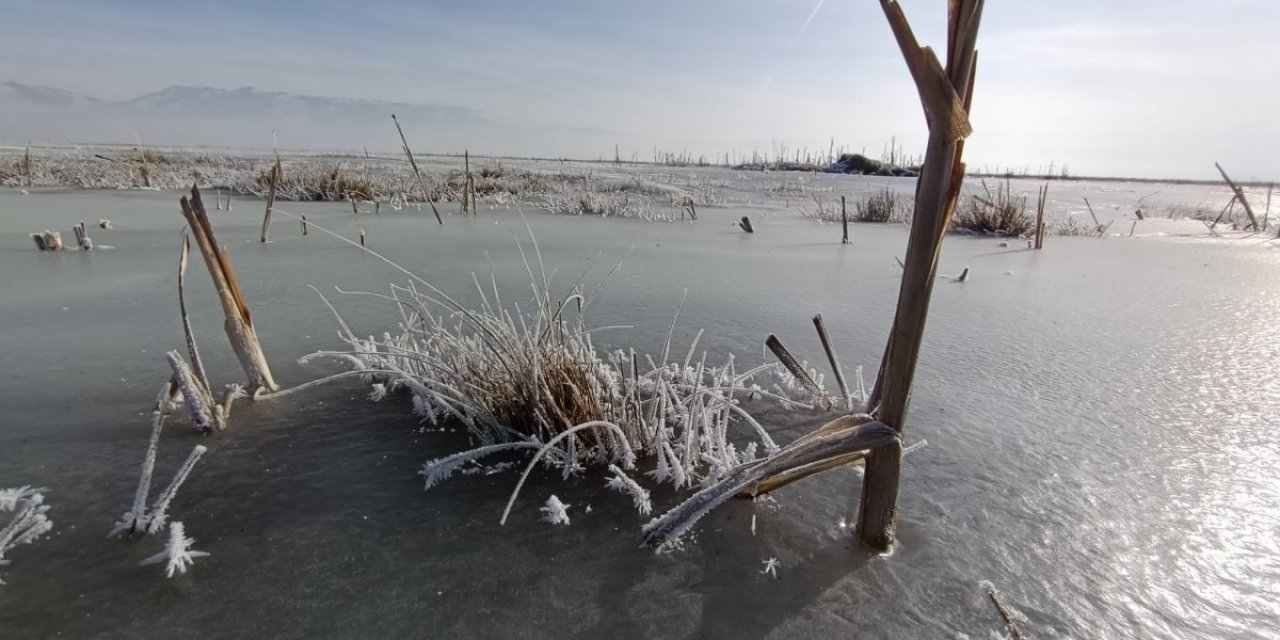 Erzurum'da nehirler buz kesti