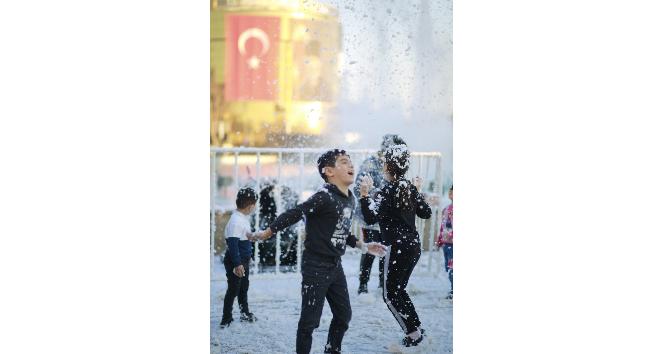 Yeni yıla saatler kala Aydın'a kar yağdı