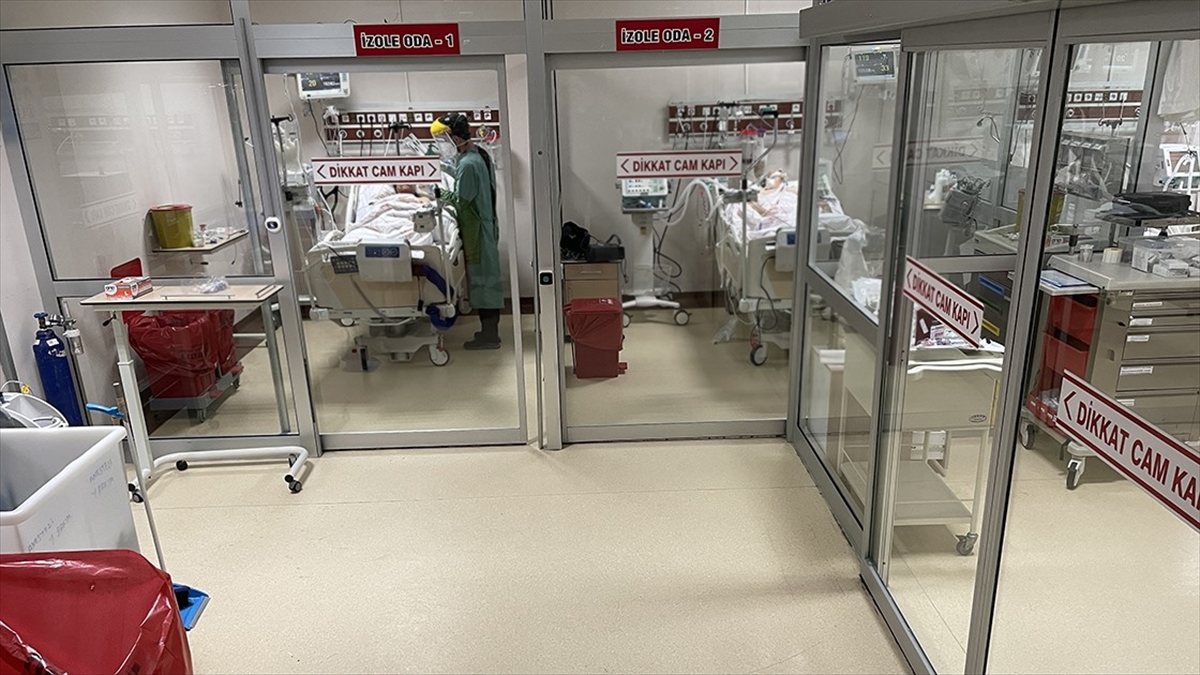 Türkiye'de Günlük Kovid-19 Vaka Sayısı 8 Ay Sonra 40 Binin Üzerine Çıktı