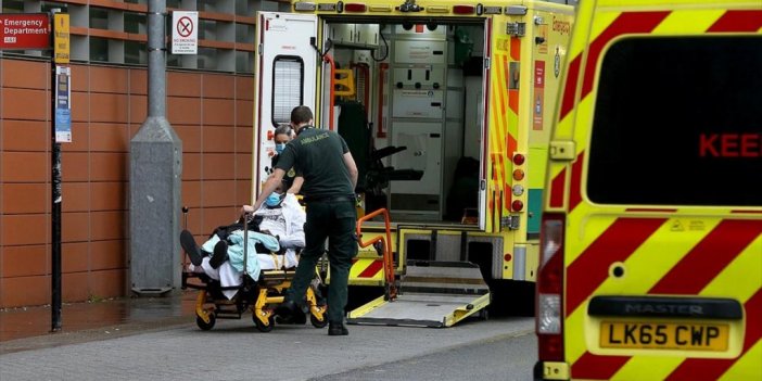 Kovid-19'un Omicron Varyantı Avrupa'da 'tsunami' Etkisi Oluşturuyor