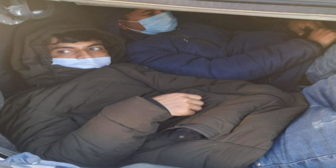 Kocaeli'de otomobilin bagajından kaçak göçmenler çıktı